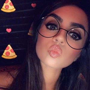 Meet your Posher, Monica